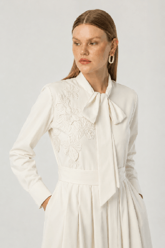 emiles - Yakası Bağlamalı Nakışlı Elbise Ekru